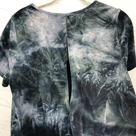 NWT KARLIE VELVET VNECK DRESS - Picture 5 of 9